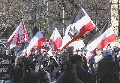 400px-Neonazi_2.4.2005_München