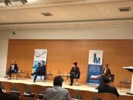 Präsenz-Podiumsdiskussion: Fundamentalisierung versus Gleichgültigkeit in den Religionen