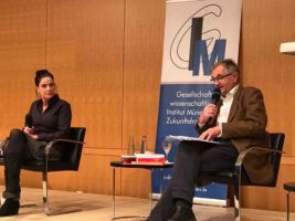 Präsenz-Podiumsdiskussion: Fundamentalisierung versus Gleichgültigkeit in den Religionen