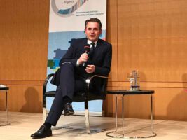 Präsenz-Podiumsdiskussion: Fundamentalisierung versus Gleichgültigkeit in den Religionen