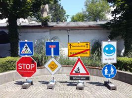 Verkehrsschilder der Gerechtigkeit
