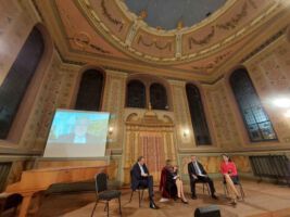 Podium in der Synagoge Ichenhausen zum Thema „Antisemitismus in Europa“