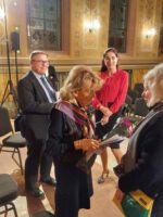 Podium in der Synagoge Ichenhausen zum Thema „Antisemitismus in Europa“