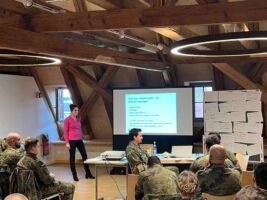 Extremismus in der Bundesrepublik. Schulung für die Bundeswehr in Höchstädt.