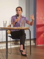 Gefährdete Demokratie: Schleichende Strategien extremer Gruppierungen