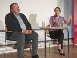 Gefährdete Demokratie: Schleichende Strategien extremer Gruppierungen