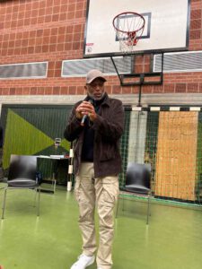 Ron Williams erzählte und sang