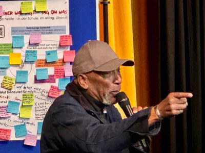 Projekttag zum Thema "Demokratie" mit Ron Williams